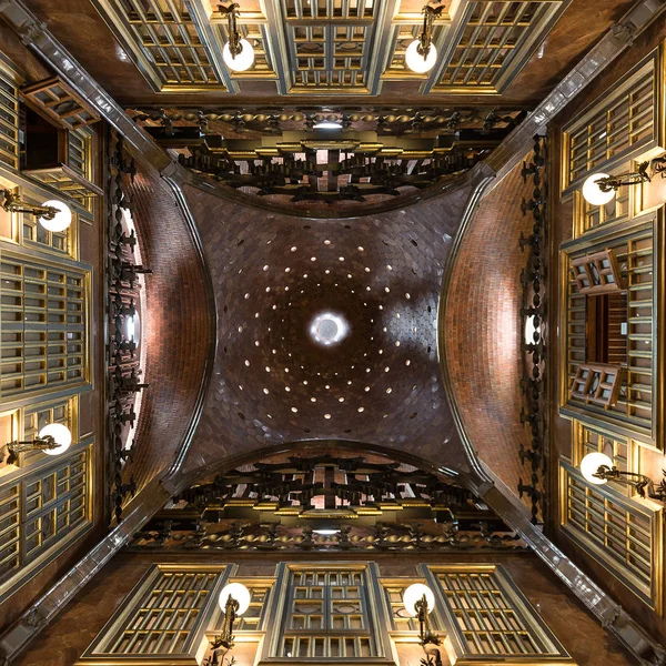 Barcelona España Mayo 2014 Vista Interior Del Palacio Güell Diseñada — Foto de Stock