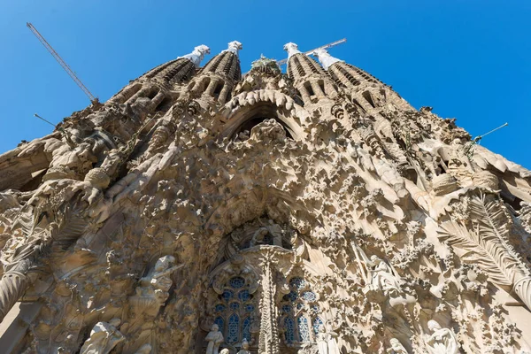 Barcelona Spanje Juni 2014 Basiliek Van Sagrada Familia Tegen Blauwe — Stockfoto