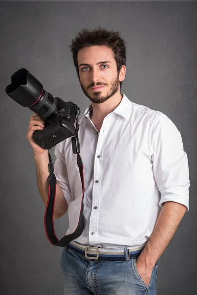 Man Met Camera Portret Donkere Grunge Achtergrond — Stockfoto