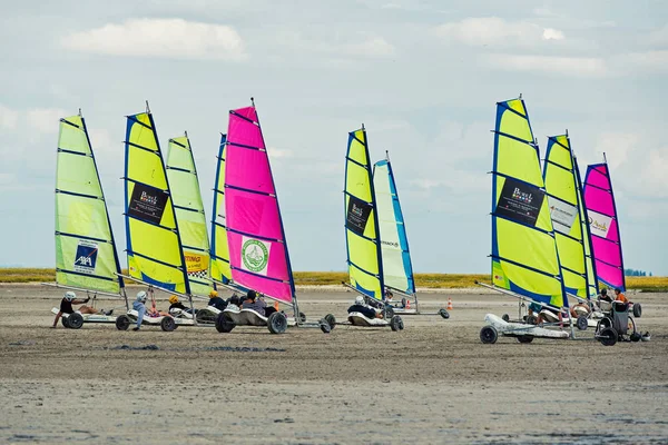 Saint Malo Francja Sierpnia 2014 Żeglarstwo Lądowe Plaży Historycznie Żeglarstwo — Zdjęcie stockowe