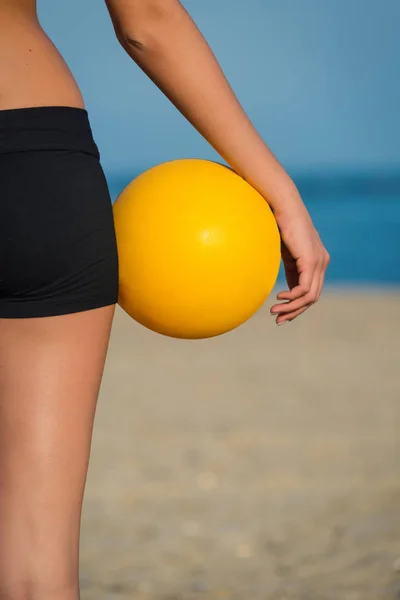 Részlet Röplabda Női Játékos Strandon — Stock Fotó