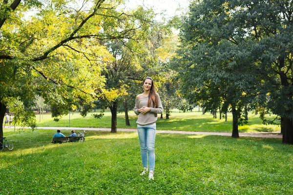 Retrato Mulher Jovem Livre Parque — Fotografia de Stock