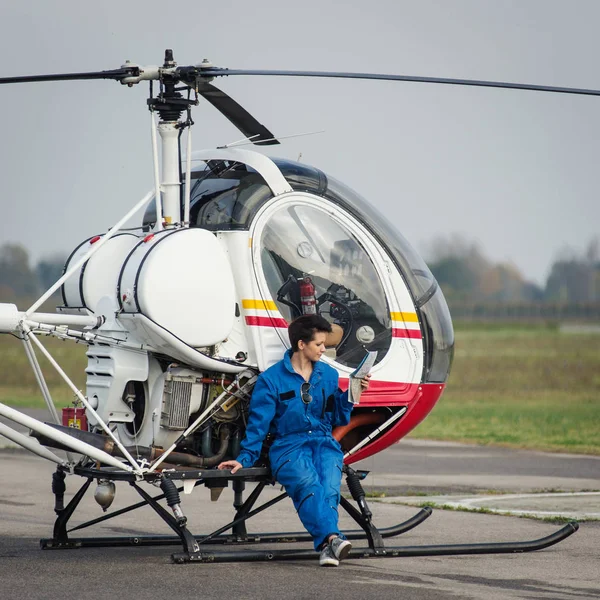 Young Woman Helicopter Pilot Reading Map — Stock Photo, Image