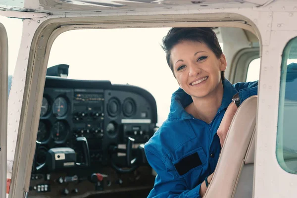 Young Woman Airplane Pilot Portrait — Stock Photo, Image