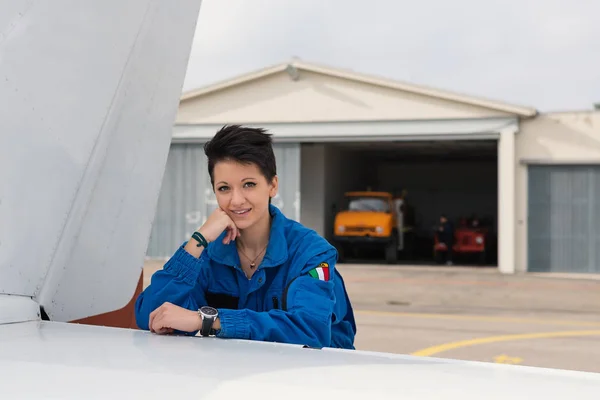 Young Woman Airplane Pilot Portrait — Stock Photo, Image