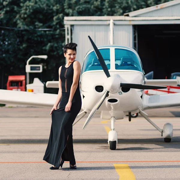 Beautiful Woman Fashion Portrait Airplane Background — Stock Photo, Image