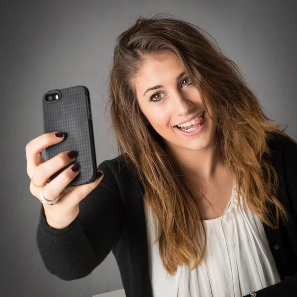 Young Woman Taking Selfie Mobile Phone Grey Grunge Background — Stock Photo, Image