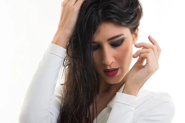 Retrato Intenso Mujer Con Cabello Húmedo Aislado Sobre Fondo Blanco —  Fotos de Stock