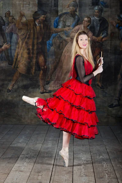Mladá Klasická Baletka Tančící Starém Divadle Ripatransone Itálii Projekt Ballerina — Stock fotografie