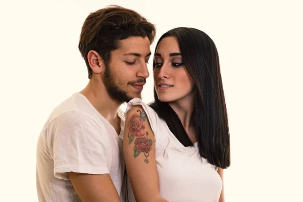 Pareja Joven Cerca Retrato Estudio Íntimo Estado Ánimo Romántico Imagen —  Fotos de Stock