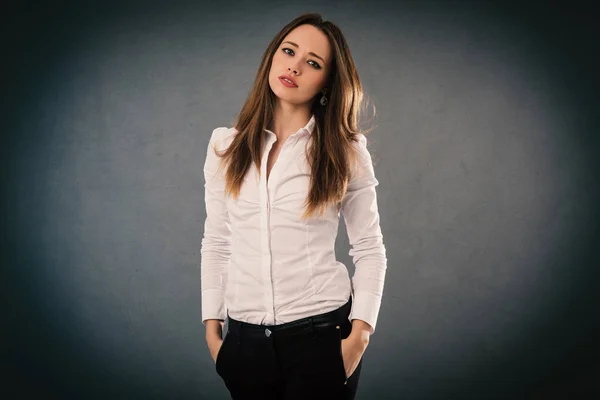 Elegante Retrato Mujer Aislado Sobre Fondo Grunge Gris Efecto Rasguño — Foto de Stock