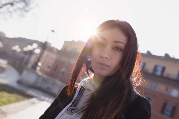 Intense Portrait Young Woman City Filtered Image Back Light Effect — Stock Photo, Image