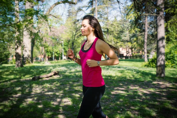 Giovane Bella Donna Che Corre All Aperto Parco — Foto Stock