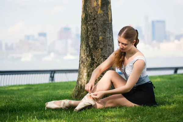 Jeune Belle Ballerine Dansant Long New Jersey Waterfront Park Avec — Photo