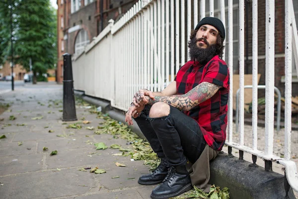 Ung Tatuerad Man Intimt Porträtt Shoreditch Stadsdel London Storbritannien Hipsterstil — Stockfoto