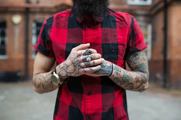 Händer Närbild Unga Tatuerade Mannen Porträtt Shoreditch Borough London Hipster — Stockfoto