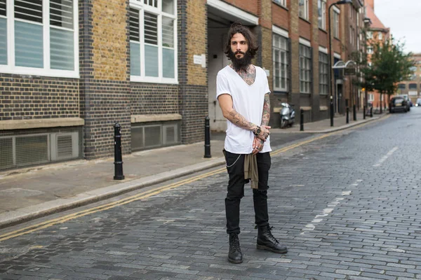 Intensivt Porträtt Ung Tatuerad Man Gatan Shoreditch Borough London Hipster — Stockfoto