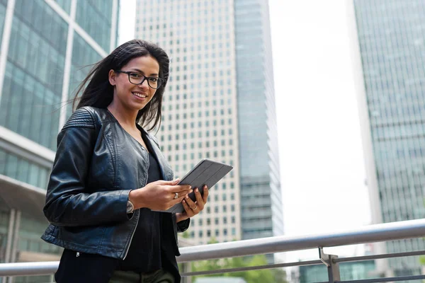 Smiling young mixed race businesswoman portrait outdoors in Cana — Stock Photo, Image