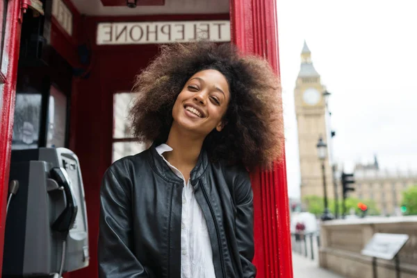 Joven Atractiva Mujer Afroamericana Londres —  Fotos de Stock