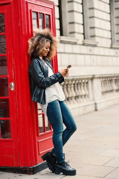 Joven Atractiva Mujer Afroamericana Londres — Foto de Stock