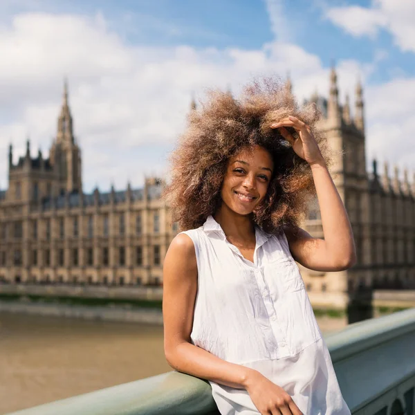 Joven Atractiva Mujer Afroamericana Londres —  Fotos de Stock