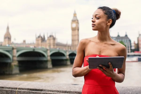 Giovane Donna Afroamericana Attraente Londra — Foto Stock