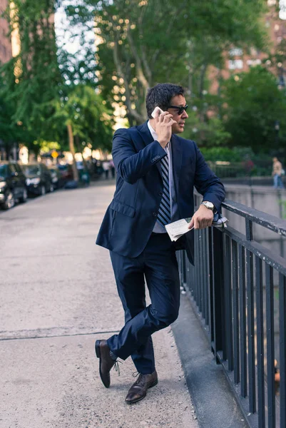 Businessman Talking Phone Street Manhattan New York City — Φωτογραφία Αρχείου