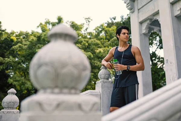 Tapınak Lumpini Park Bangkok Tarafından Şehir Parkında Fitness Adam Portre — Stok fotoğraf