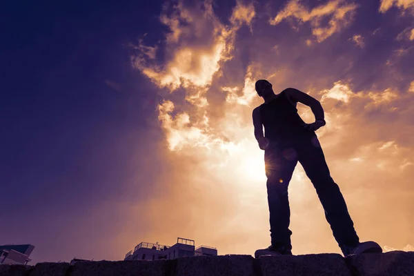 Silouette Retrato Cuerpo Completo Del Hombre Parkour Pie Contra Dramático —  Fotos de Stock