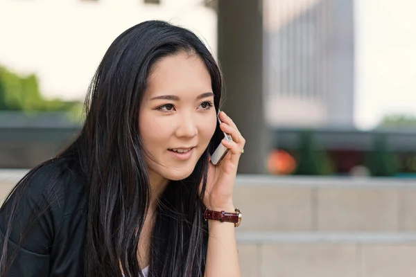 Young Businesswoman Portrait Talking Phone — стоковое фото