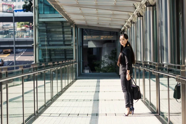 Young Businesswoman Full Body Portrait Hong Kong Sunny Day Hong — стоковое фото