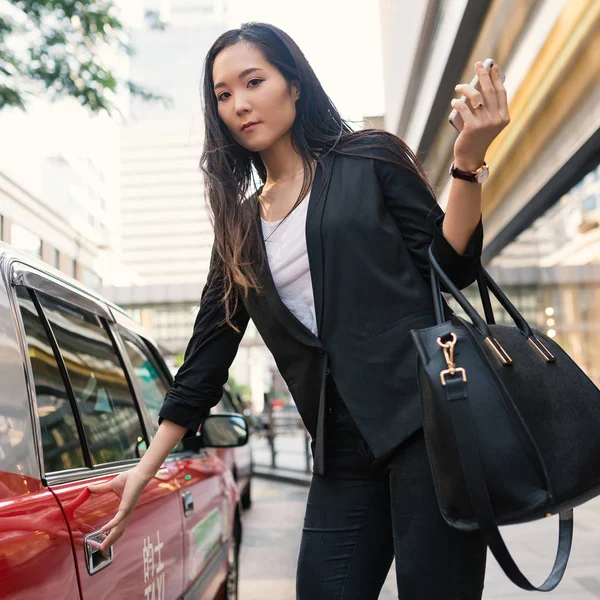 Young Businesswoman Portrait Taking Cab Central District Hong Kong — Foto de Stock