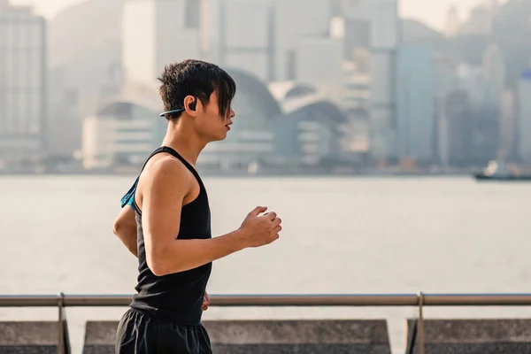 Fitness Man Running Hong Kong Promenade Filtered Image — стокове фото