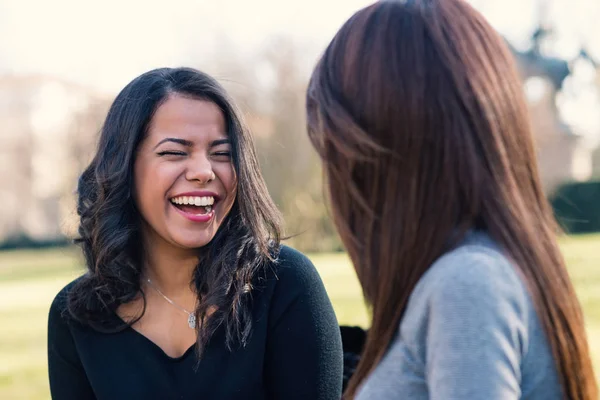 Young Sisters Having Fun Together Park — Fotografia de Stock