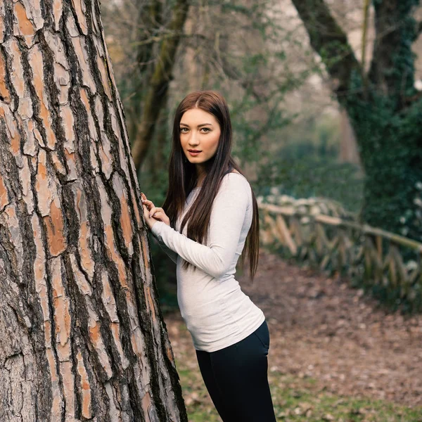 Smiling Teenager Portrait Outdoors Close Tree Park — Stockfoto