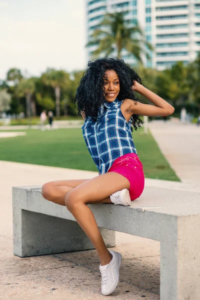 Tonåring porträtt i södra Pointe Park. South Beach Miami i Flori — Stockfoto