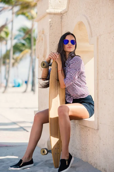 Retrato Mulher Jovem Bonita Com Placa Longa Praia Hollywood Miami — Fotografia de Stock