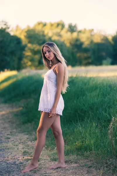 Beautiful Blond Teenager Full Body Portrait Barefoot Outdoors Park Filtered — Stock Photo, Image