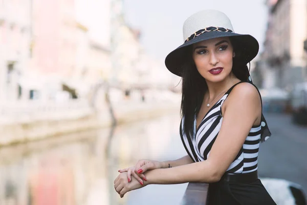 Classy Young Woman Portrait Outdoors Milan Navigli Lifestyle Concept Youth — Stock Photo, Image