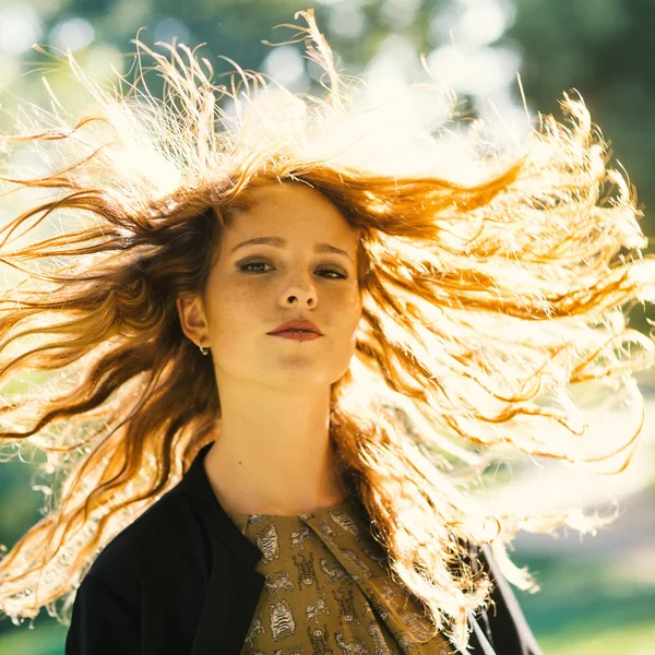 Portrait Young Redhead Woman Outdoors Park Autumn Natural Backlight — Stock Photo, Image