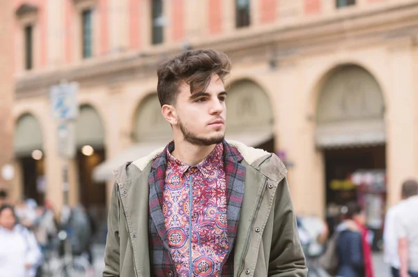 Портрет Молодого Человека Центре Болоньи Италия — стоковое фото