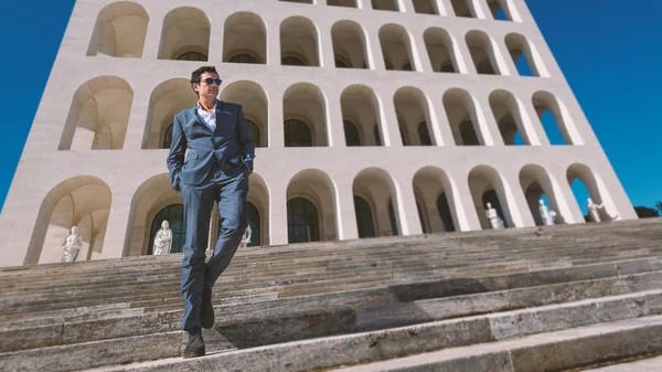 Geschäftsmann Mittleren Alters Ganzkörperporträt Rom Italien — Stockfoto