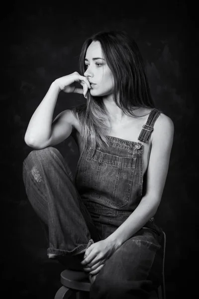 Beautiful Woman Sit Wooden Stool Studio Portrait Dark Background Black — Stock Photo, Image