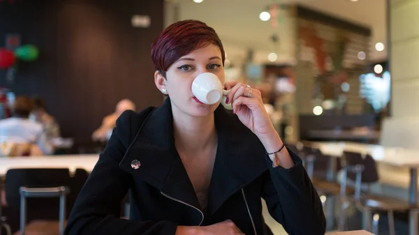 Young Redhead Woman Drinking Coffee Donalds Store Mcdonald Corporation World — ストック写真