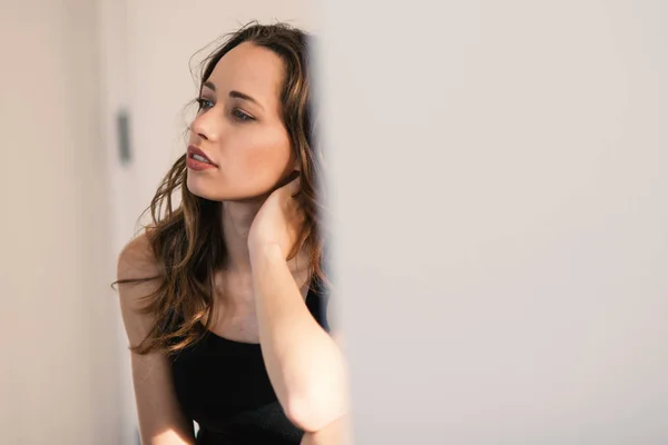 Sensual Retrato Mujer Joven Casa —  Fotos de Stock