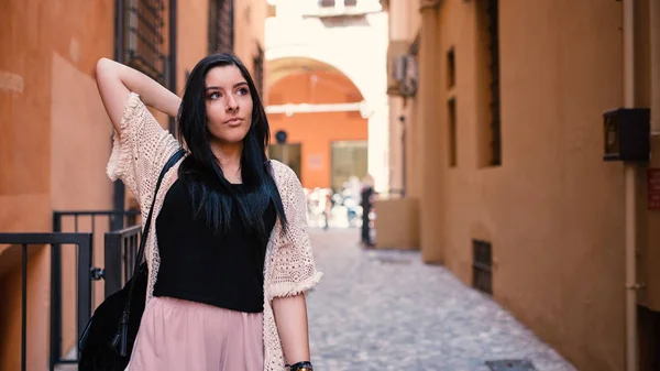 Morena Adolescente Retrato Aire Libre Caminando Las Calles Bolonia Italia —  Fotos de Stock