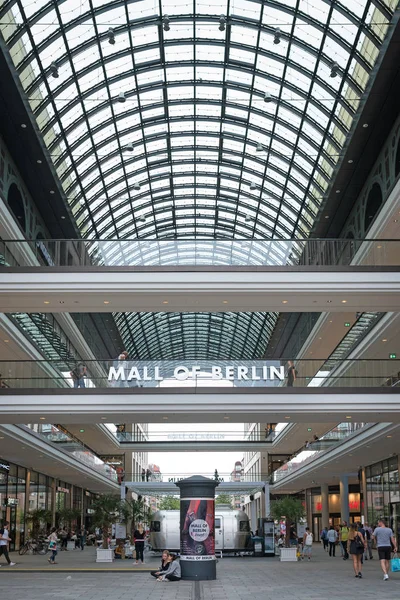 Berlin, deutschland - ca. juli 2017: eingang der mall of berl — Stockfoto