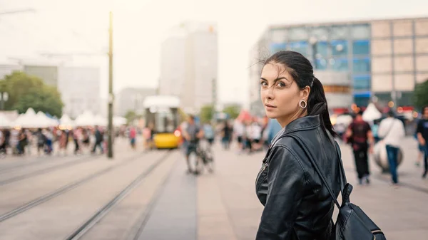 Young tourist woman portrait in Berlin. Alexanderplatz in the ba — Stockfoto