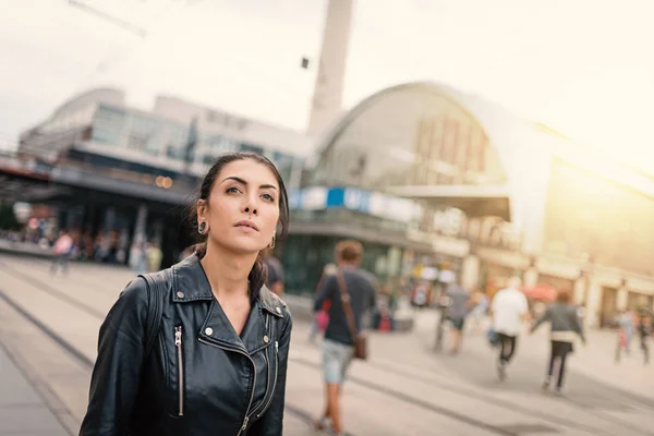 Young tourist woman portrait in Berlin. Alexanderplatz in the ba — ストック写真