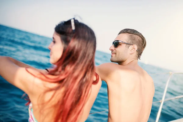 Young Couple Relaxing Sailing Boat Focus Man — Φωτογραφία Αρχείου